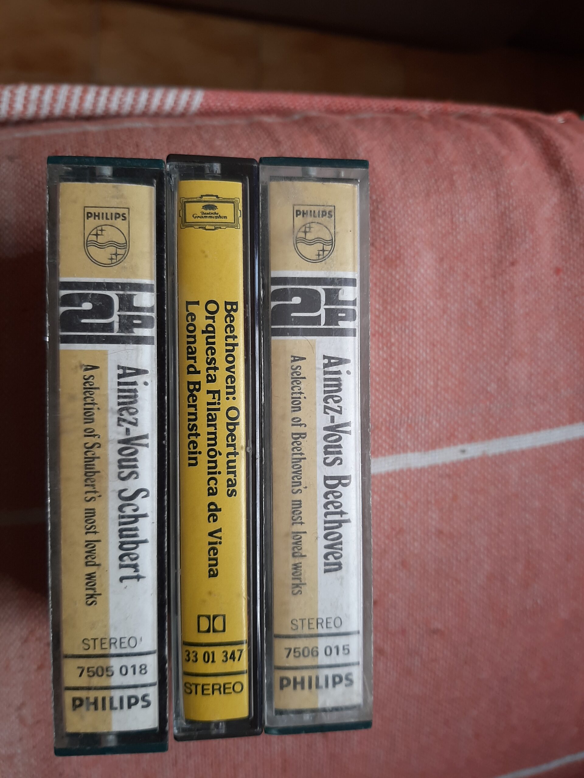 8 cassetes como novas.