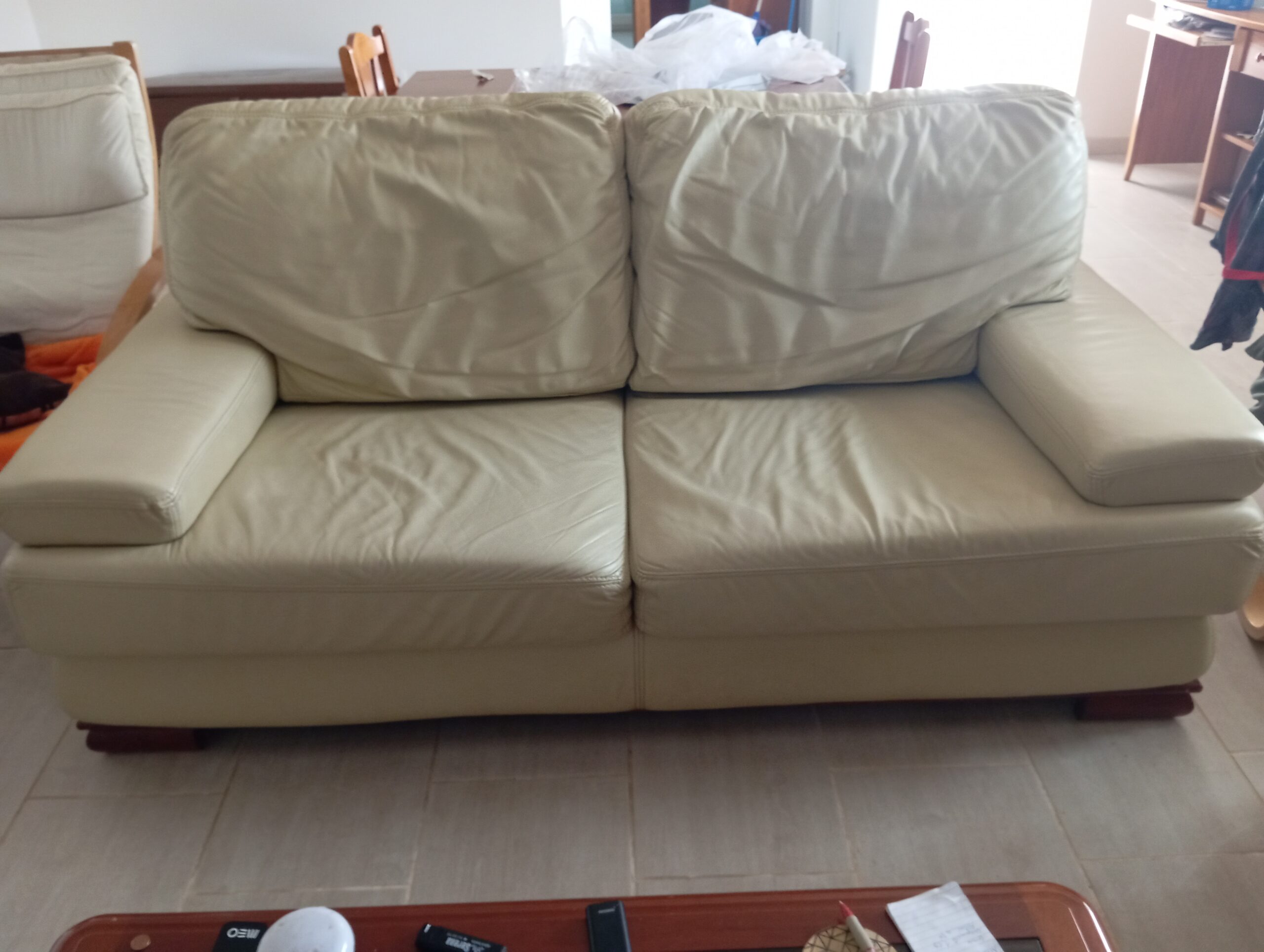 2 Sofás em pele como novos