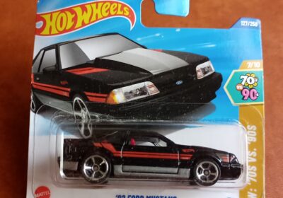 Hot Wheels 92 Ford Mustang